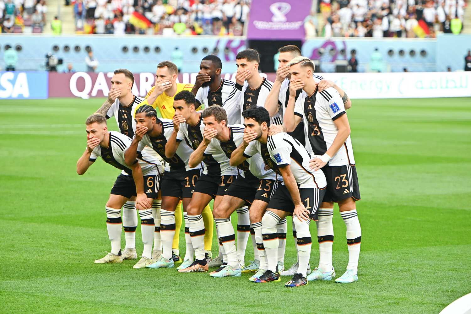 話題となったドイツ代表の口を隠すメッセージパフォーマンス ©Takuya Kaneko/JMPA