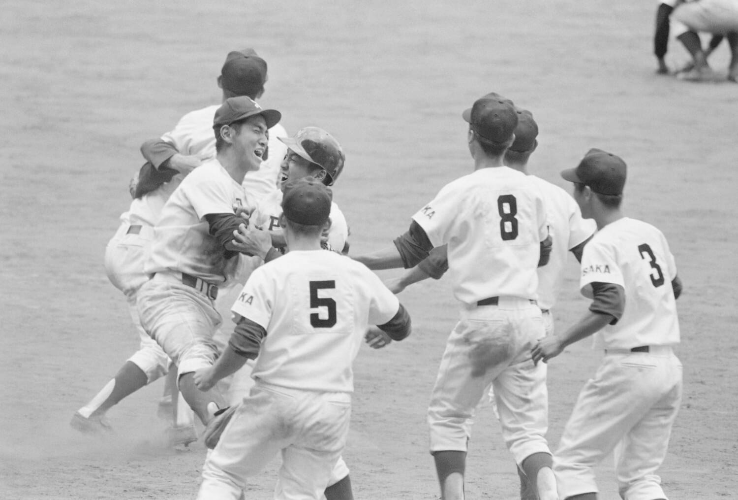 1978年夏の甲子園。逆転サヨナラ勝ちで初優勝を決め、喜ぶPL学園ナインたち ©JIJI PRESS