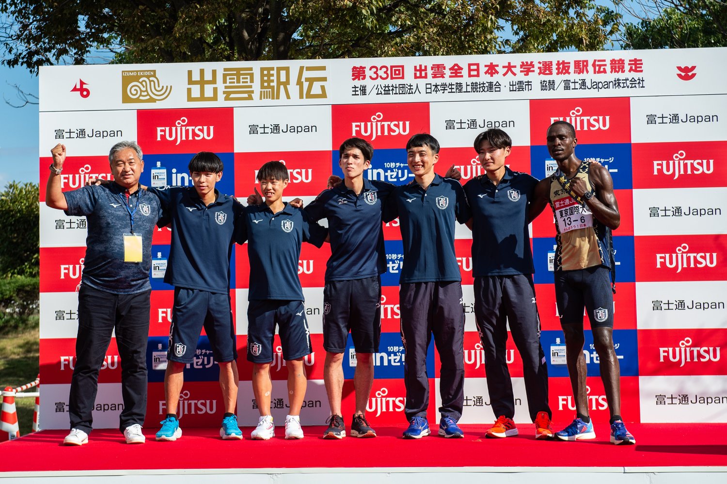 初優勝した東京国際大のメンバー　©Nanae Suzuki