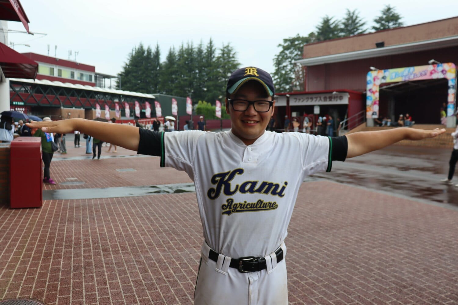 加美農・高橋章良の次の夢は審判員として高校野球に貢献すること(セーフのポーズ) ©Yuki Kashimoto