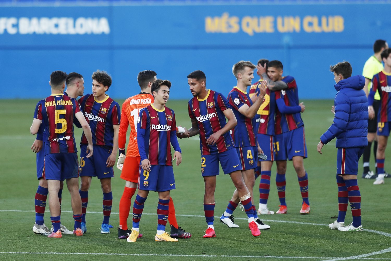 勝利に安堵するバルサBイレブン©Daisuke Nakashima