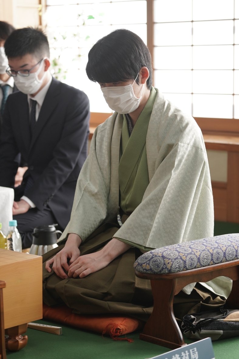 王将戦第6局の藤井王将　©日本将棋連盟