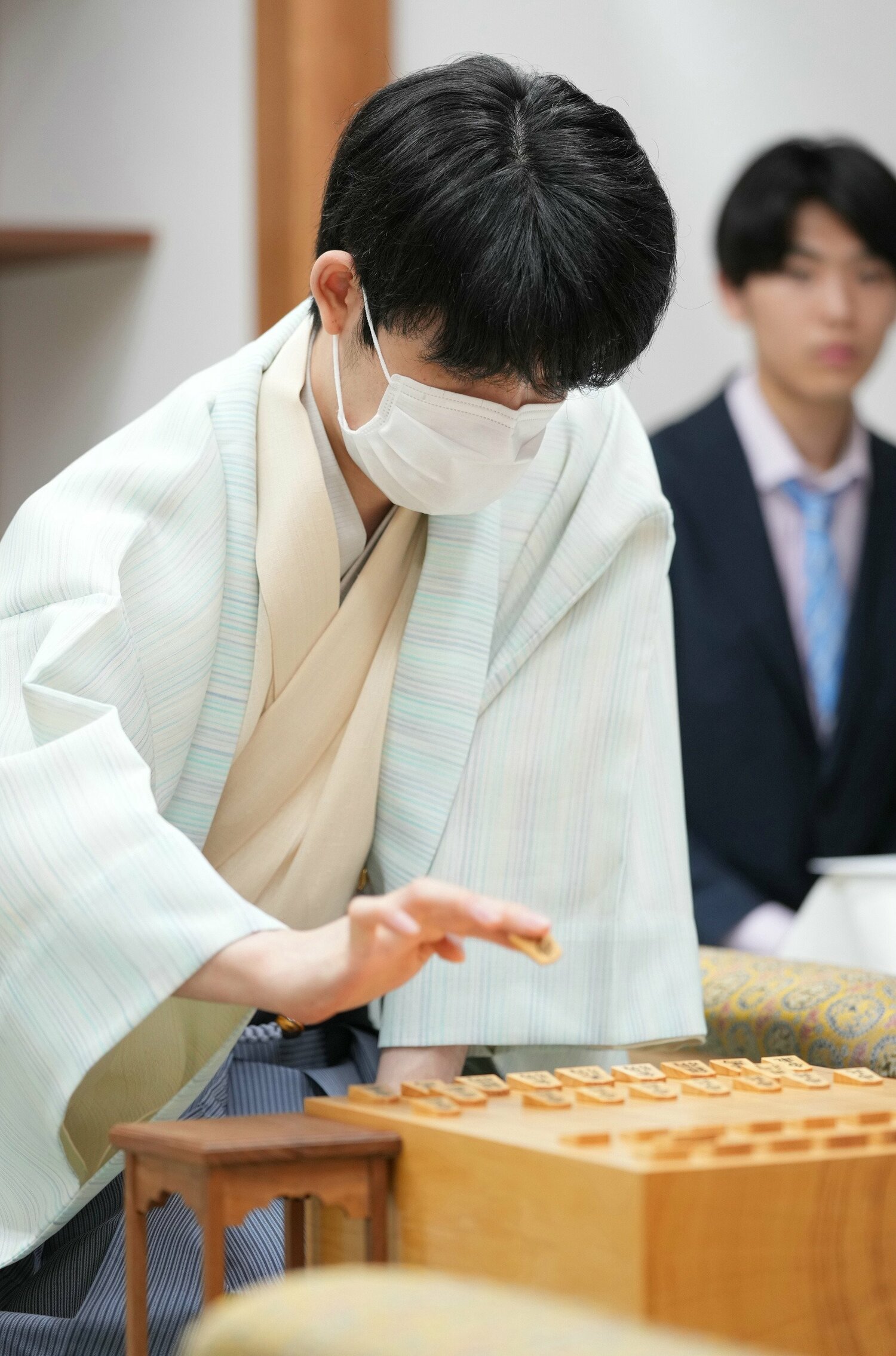 棋聖戦第3局の藤井（代表撮影） ©JIJI PRESS