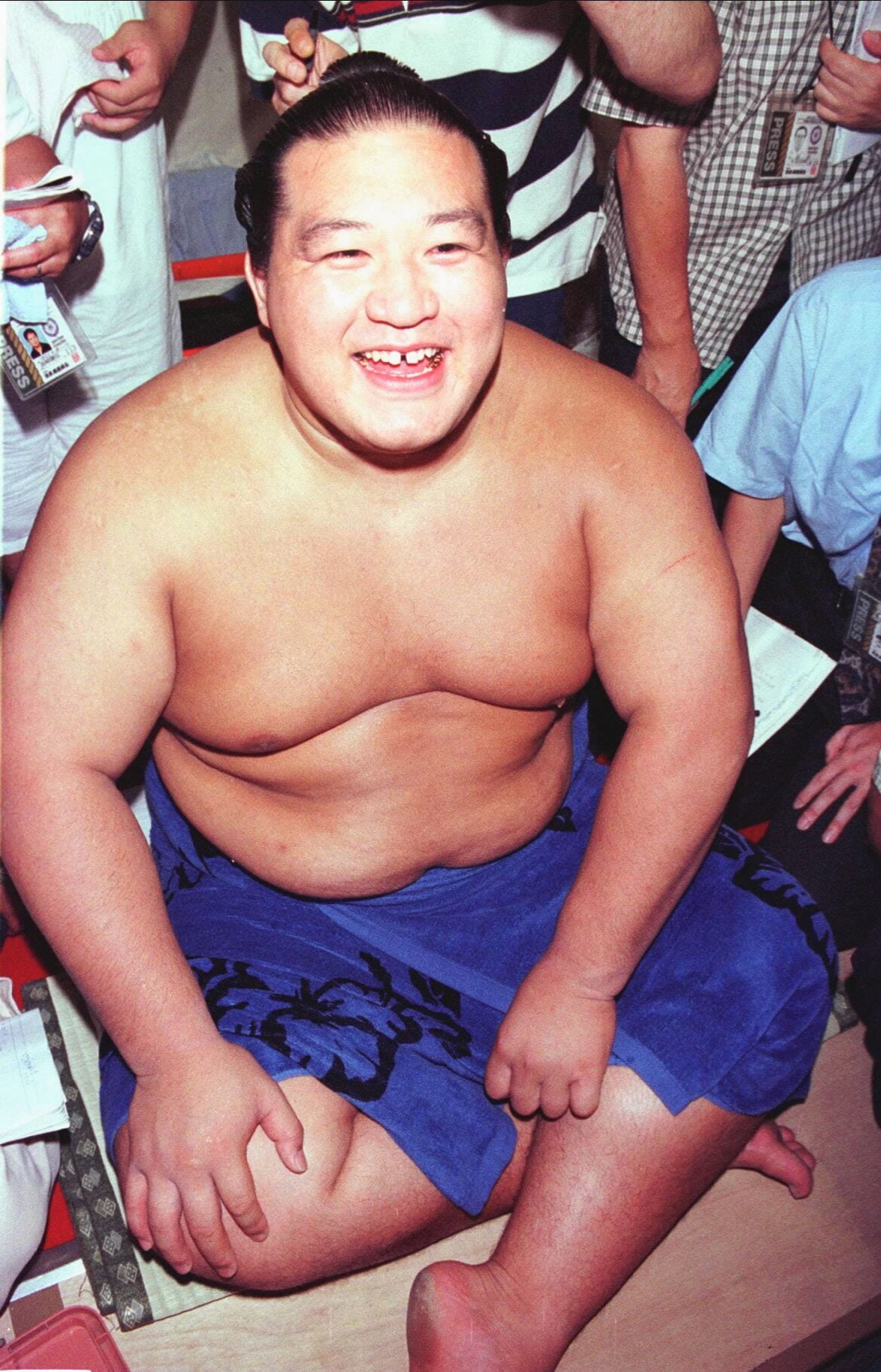 2000年7月場所。11勝を挙げて大関昇進を確実とし、笑顔の魁皇 ©JIJI PRESS