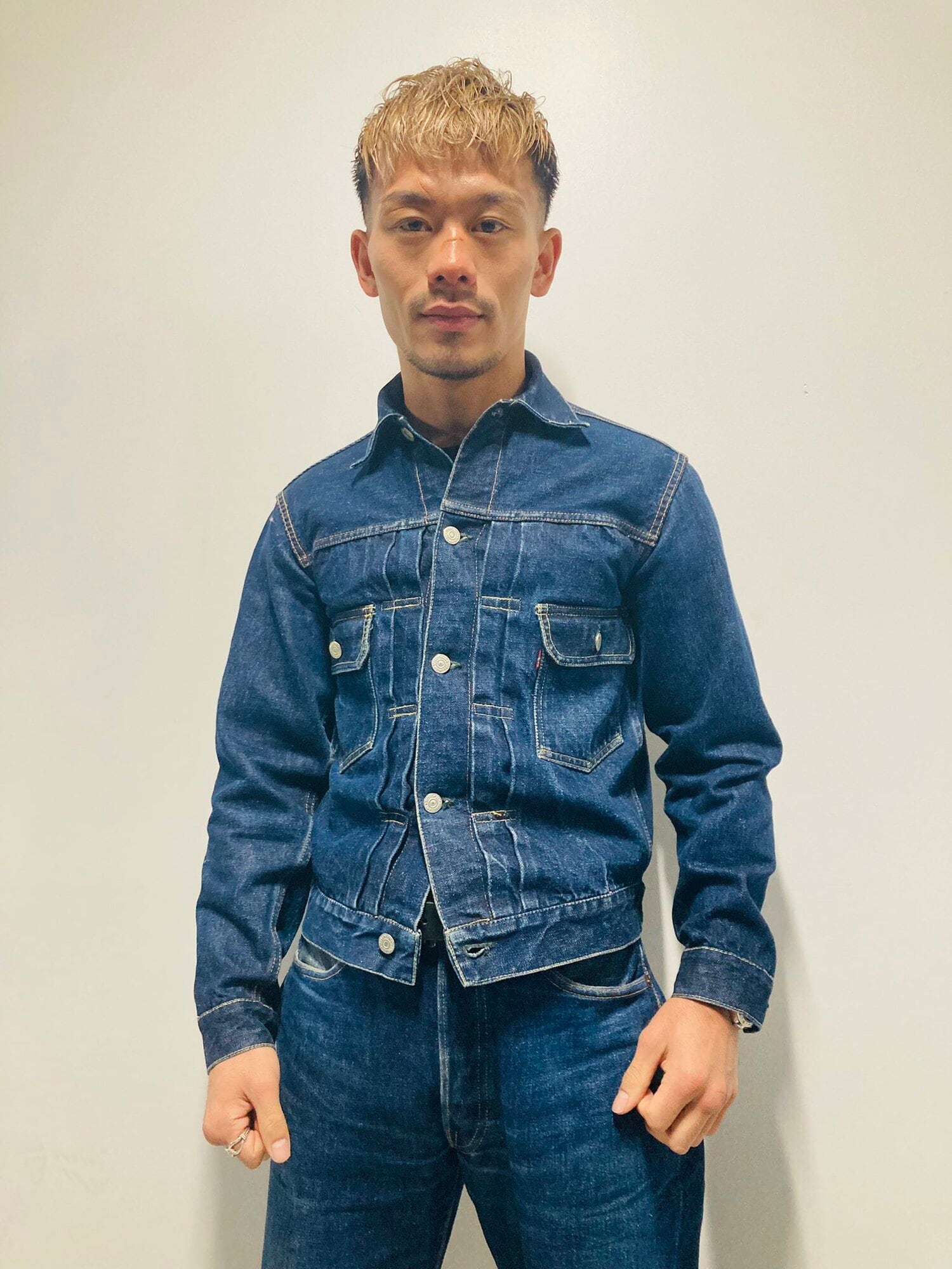 井上拓真vs那須川天心の一戦でゲスト解説を務めた堤聖也。試合前にインタビューに応じた(筆者撮影)