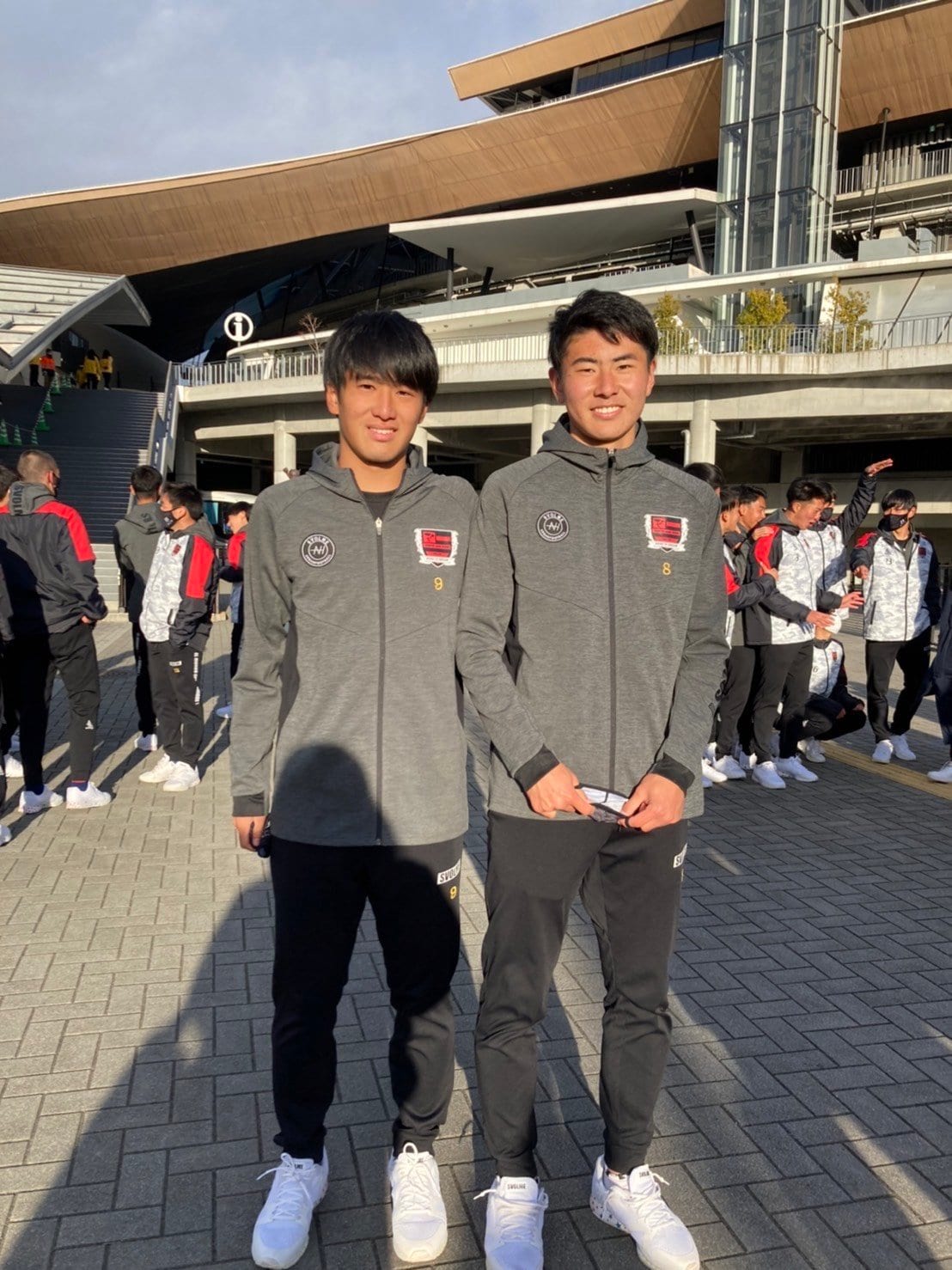 帝京大可児高時代の松永悠碁（左）と鈴木淳之介。松永は当時、プリンスリーグ東海で得点王に輝いている（本人提供）