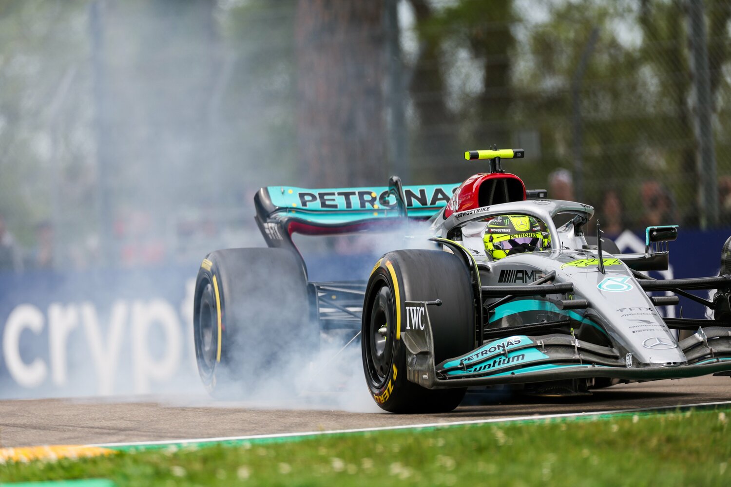 今シーズン大幅に変わったレギュレーションのせいか、苦戦続きのメルセデス。コンストラクターズランキングでも、フェラーリ、レッドブルの後塵を拝している