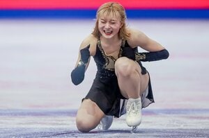 「泣いても泣いても…」坂本花織が世界選手権2位で抱えた“悔しさの正体”…過去にもあった「屈辱的」な敗北からの復活劇