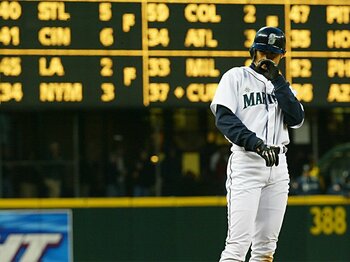 イチローがボストンをざわつかせた日。「あるべきベースボール」の意味。＜Number Web＞ photograph by Naoya Sanuki