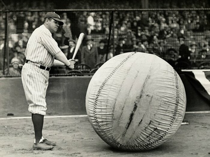 賭博問題に疫病、ベーブ・ルース。100年前と現代MLBの奇妙な相似。<Number Web> photograph by AFLO