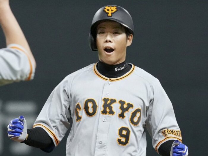「アンタは天才だから」巨人“育成の星”松原聖弥は、後半戦のキーマンになれるか? 原監督・亀井コーチも認める天性の打撃センス「オレはちょっと焦らしてるの…」<Number Web> photograph by KYODO
