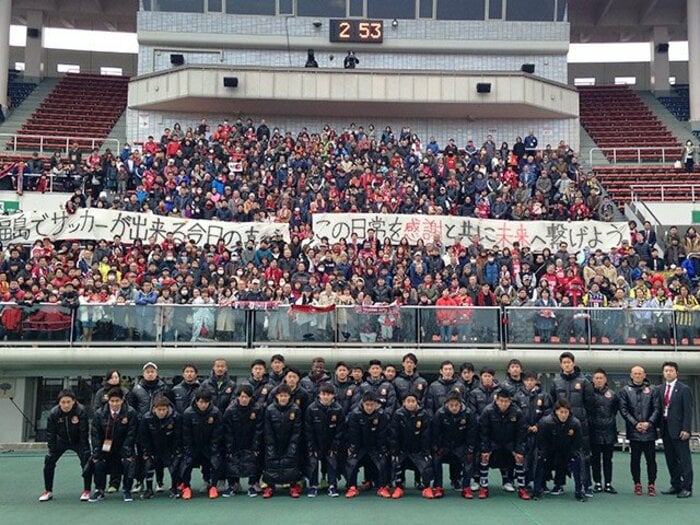 平塚、川崎、鹿島、そして福島で見た、26年目のJリーグとホームタウン。＜Number Web＞ photograph by Yasuo Kawabata