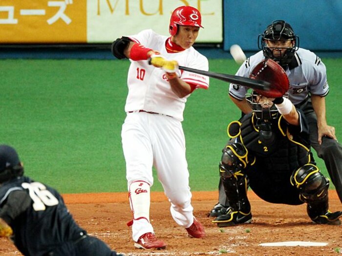 そろそろブレークの兆しが見える!?広島・岩本と日ハム・中村が急成長。<Number Web> photograph by NIKKAN SPORTS