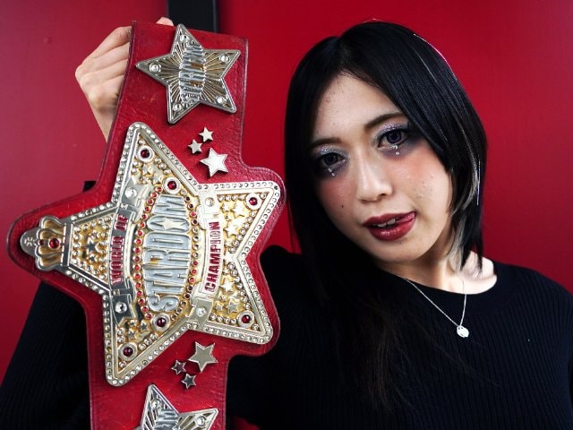 【新品】スターダム上谷沙弥（ぬいぐるみ＆赤いベルトキーホルダー）2点セット 新品】スターダム上谷沙弥（ぬいぐるみ＆赤いベルトキーホルダー）2点