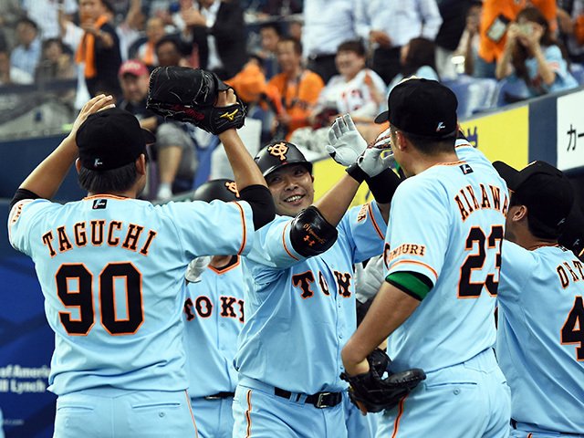 チームの雰囲気を変える男の帰還。高橋巨人は阿部慎之助を待っていた