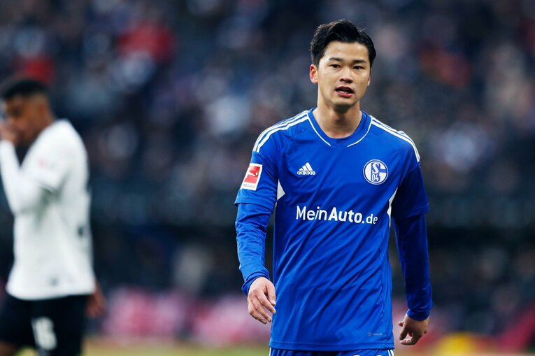 「1年前はJ2→ドイツ5部」上月壮一郎22歳の堂々1部デビュー…長谷部誠と握手、鎌田大地vs吉田麻也のW杯組対決も〈現地撮影〉(52)