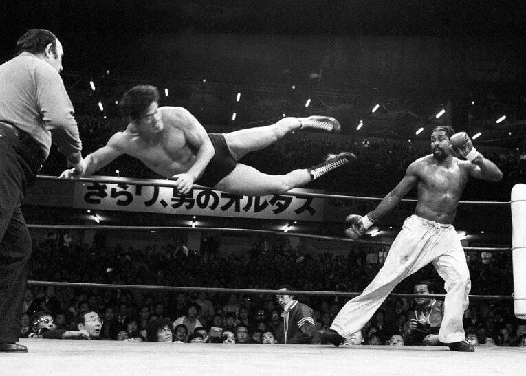 延長戦までもつれ込んだ一戦は、両者ドクターストップの引き分けとなった　©Sankei Shinbun