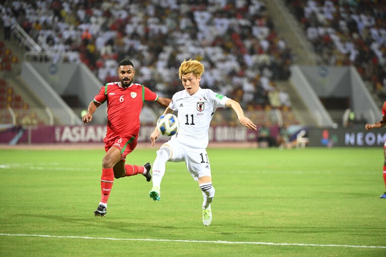 最終ラインの裏を狙う動きを繰り返した古橋亨梧　©JFA