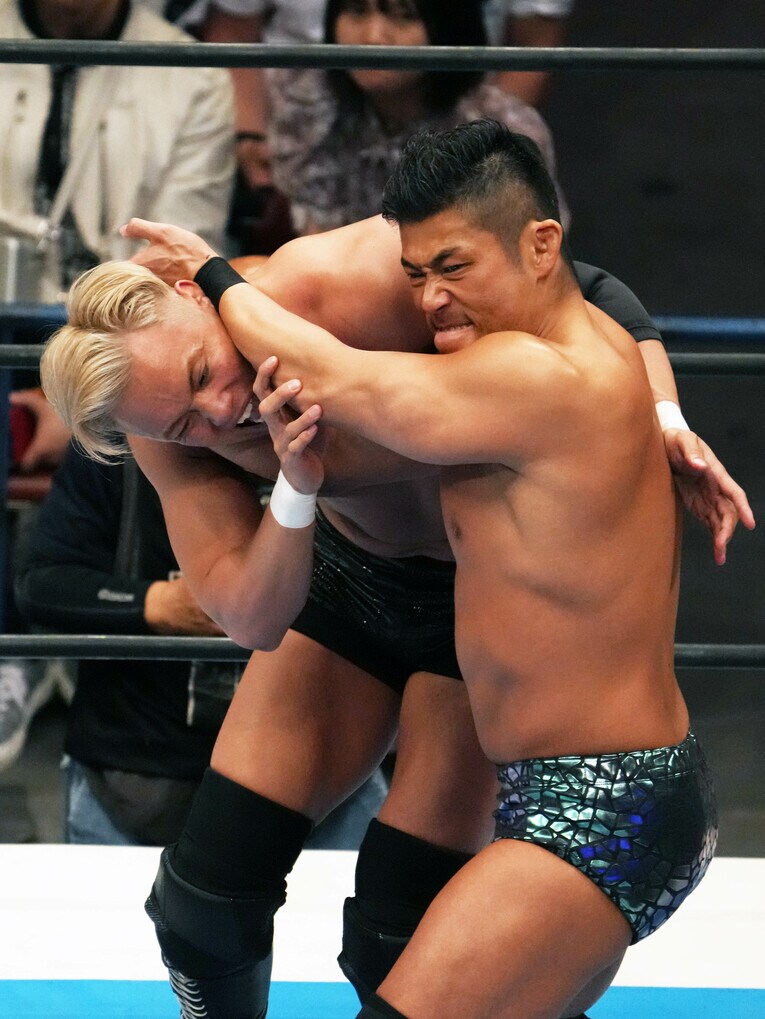 4月8日、両国国技館。オカダ・カズチカ対SANADA