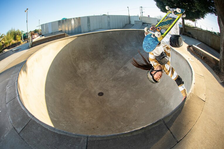 草木がホームとするAXIS SKATEBOARD PARKの名物・通称「深ボウル」は世界規模のサイズ感 ©Yoshio Yoshida