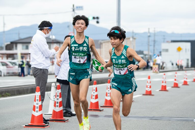 全日本大学駅伝では駒澤大のエース田澤廉に食らいつく力走を見せた近藤幸太郎（左）
