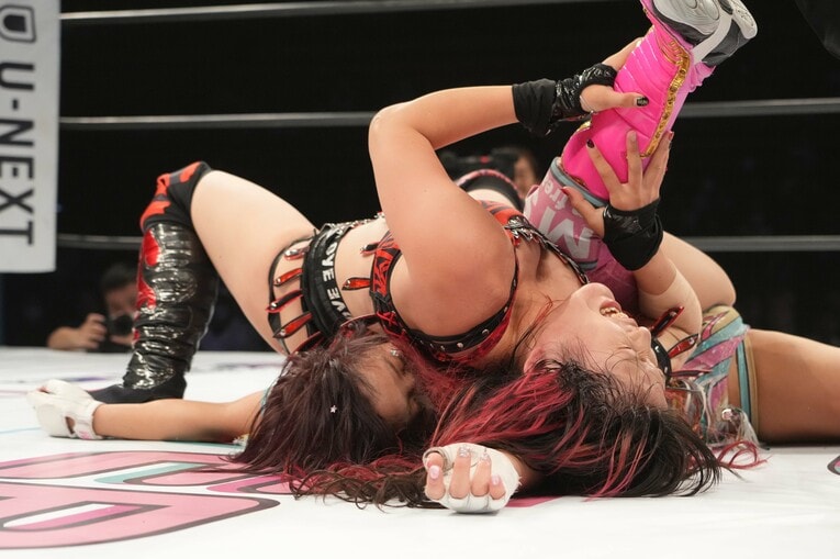 林下詩美は白川未奈をしっかりと押さえ込んだ