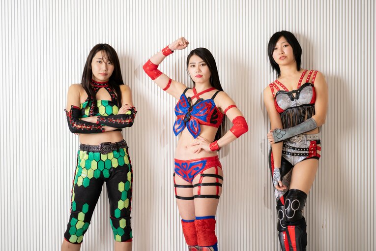 マリーゴールドの“グラビア三銃士”　©Shiro Miyake