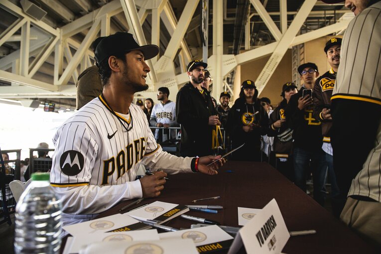 サンディエゴでのファンフェスタに登場したダルビッシュ　©Getty Images