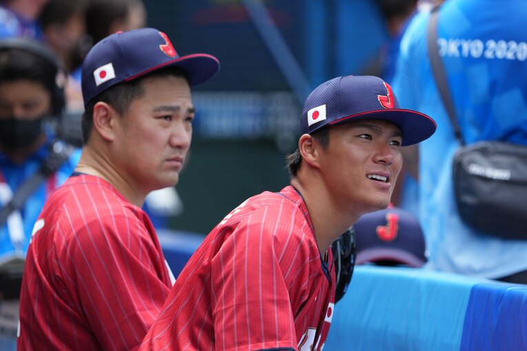 2021年東京五輪での田中と山本由伸　©JMPA