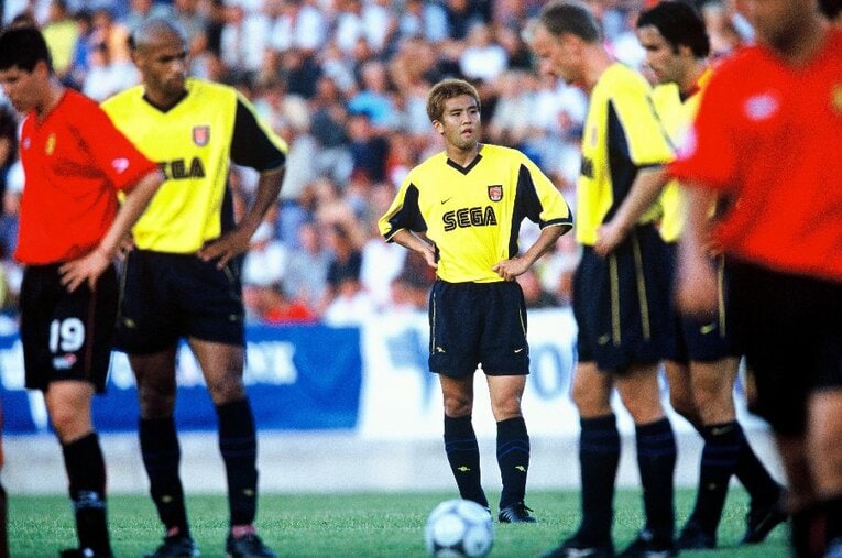 2001年、稲本潤一はアーセン・ベンゲル監督に見込まれアーセナルに移籍。ベルカンプ、アンリ、ピレスら超一流選手の凄みを肌で知ることになった ／ photograph by Naoya Sanuki