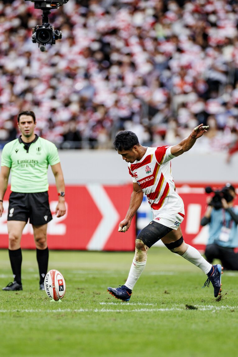 山沢拓也の正確無比なキック　©︎Kiichi Matsumoto