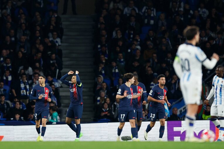 久保建英22歳が“3つ上の怪物”エムバペに屈し、親友イ・ガンインとハグ「信じてくれる限り…」初CL終幕も、撮影カメラマンは希望を見た(10)