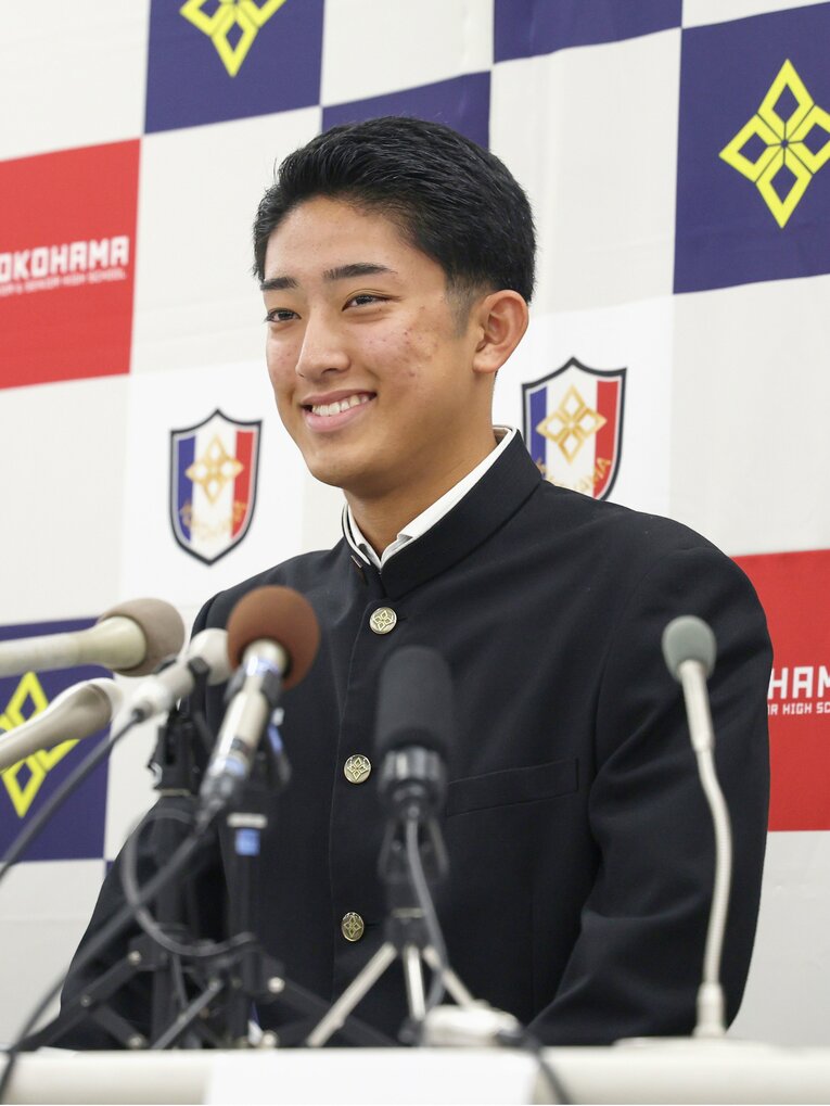 メジャーへの挑戦を表明した横浜高の織田翔希投手　©JIJI PRESS