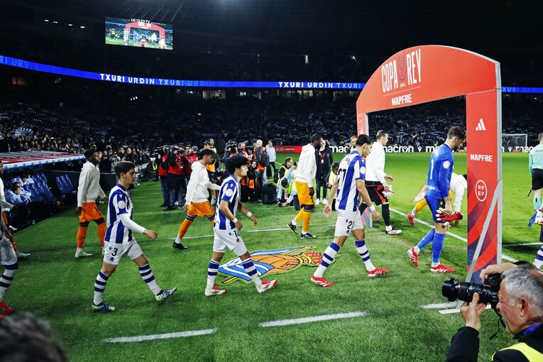 「クボは2回目だぞ！」マドリー名将が不服そうだが久保建英は「あんなのファールじゃないだろ？」とばかりに…“名門の圧vsソシエダの熱”を激写(3)