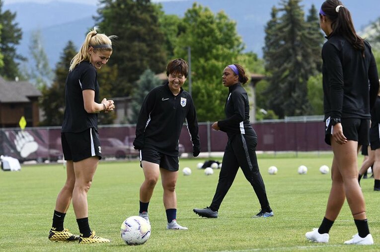 モンタナ州のキャンプ地に合流した籾木結花。制限がある中、チームメイトと交流を重ね、1日のカップ戦で新天地デビュー。 ／ photograph by OL Reign