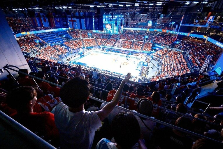 満員の観客で埋め尽くされた会場　©︎FIBA