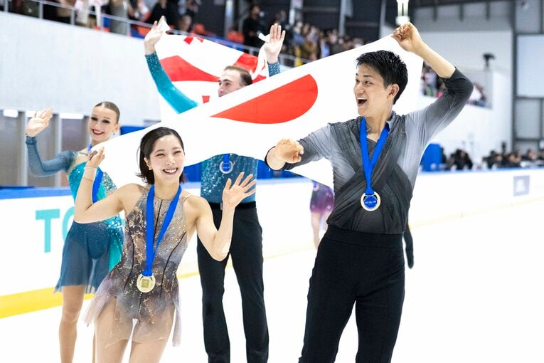 自己ベストに迫るスコアで優勝を果たしたりくりゅうペア　©Asami Enomoto