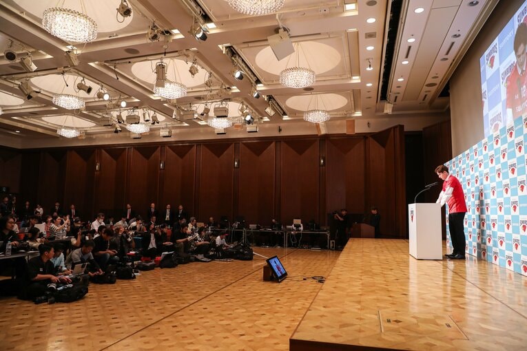 駆けつけたメディアの数は約100人　©︎SUNTORY SUNBIRDS