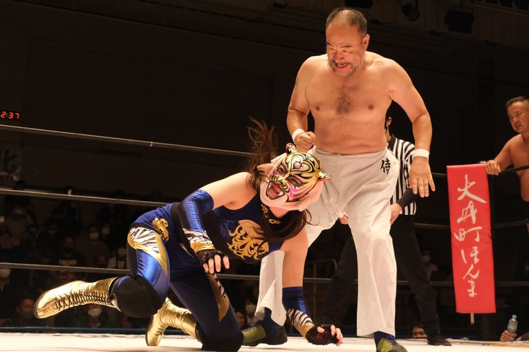 クイーンを攻め立てる越中　©Norihiro Hashimoto