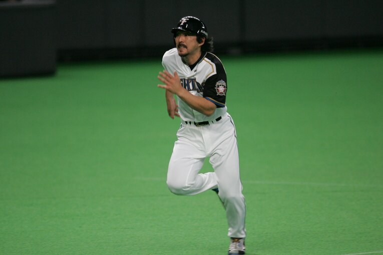 全力疾走する小笠原道大（2006年）©Hideki Sugiyama