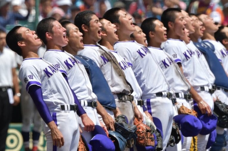 2018年夏の甲子園で準優勝。“カナノウ旋風”を巻き起こした金足農ナイン。左端がキャプテン・佐々木大夢 ／ photograph by Hideki Sugiyama
