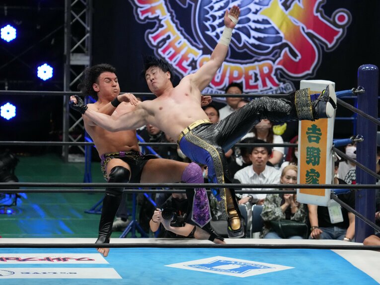『BOSJ』準決勝のマスター・ワトvsマイク・ベイリー