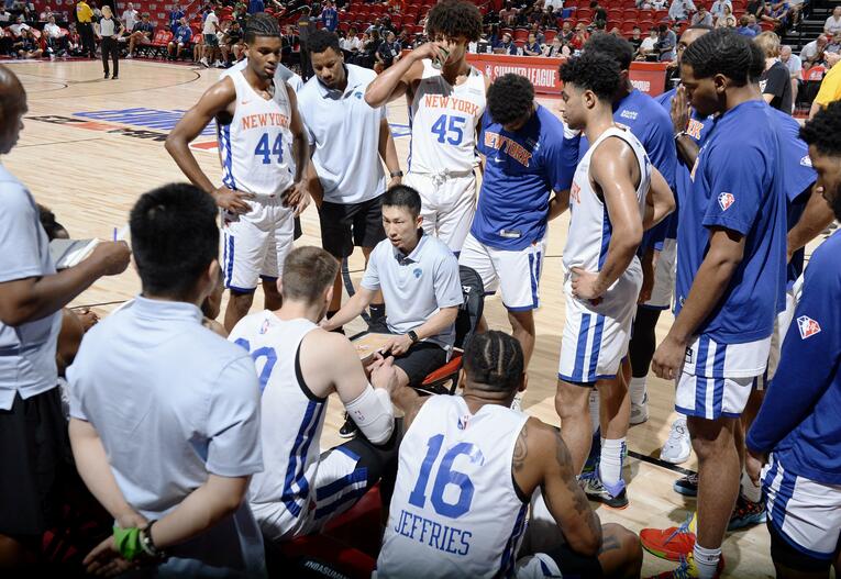 ニックスでコーチを務め、サマーリーグではHCを務めた吉本泰輔氏（43歳、写真は2022年）©︎KYODO