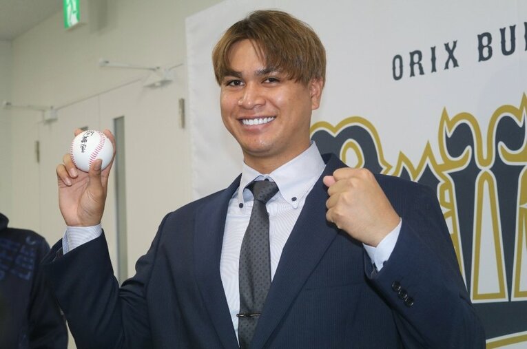 26年ぶりの日本一に貢献し、契約更改で笑顔を見せていたオリックス宇田川優希（24歳）。本人も驚きのWBC日本代表選出だった ／ photograph by JIJI PRESS