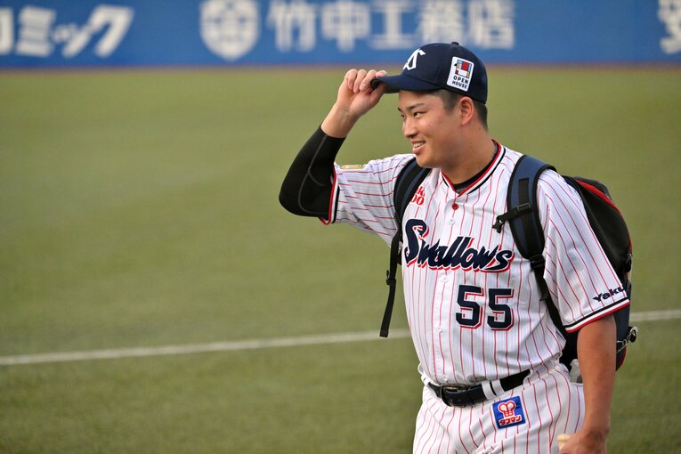 試合開始前、ユニフォームに着替えグラウンド入り　　©Hideki Sugiyama