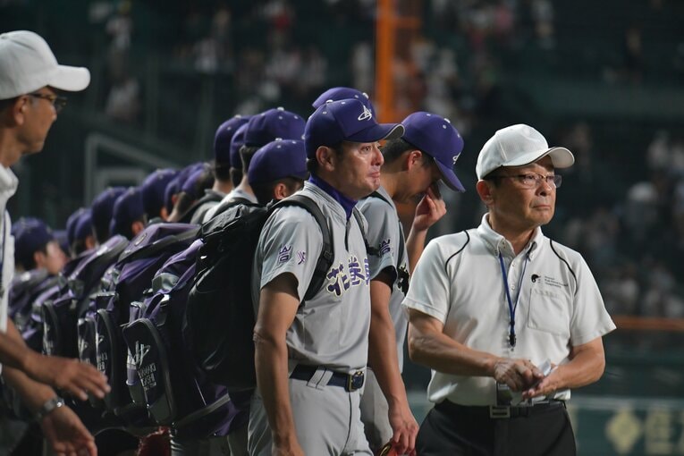 佐々木洋監督、花巻東の猛反撃に涙　©Hideki Sugiyama