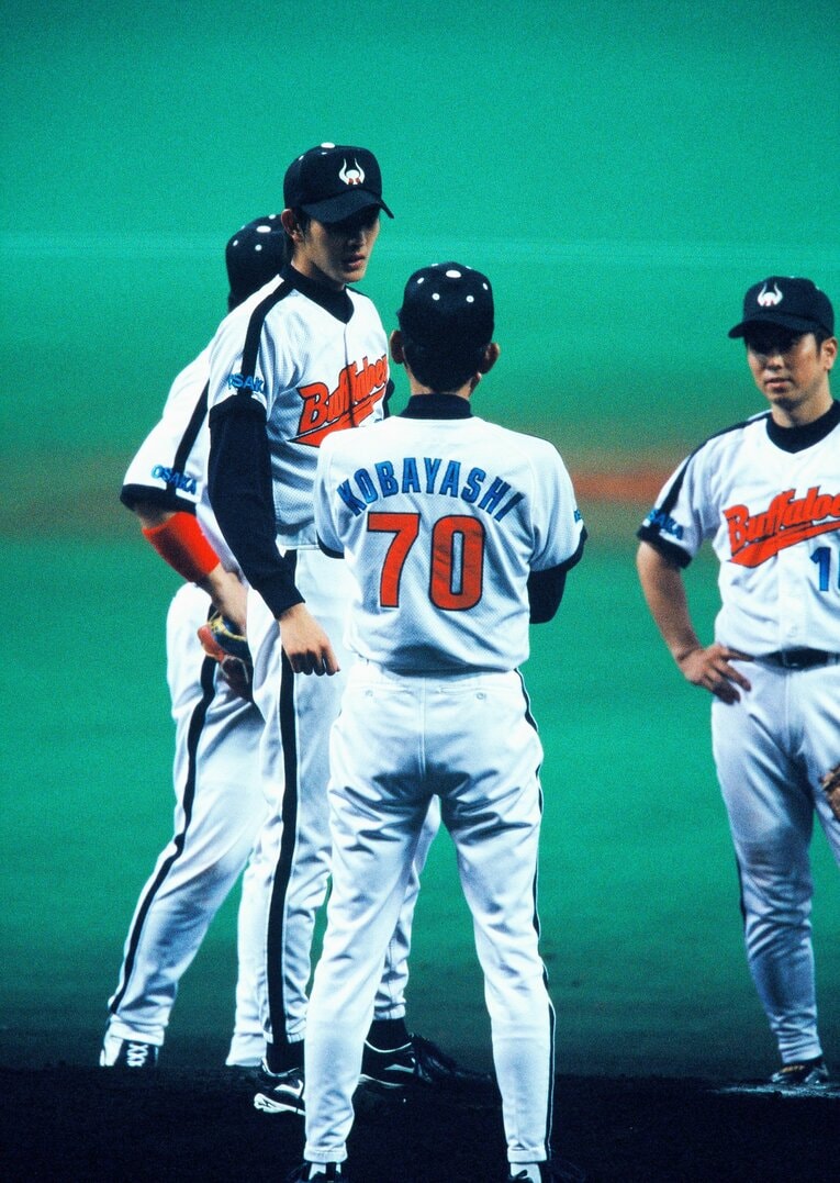 2001年日本シリーズ、近鉄時代の岩隈　　©BUNGEISHUNJU