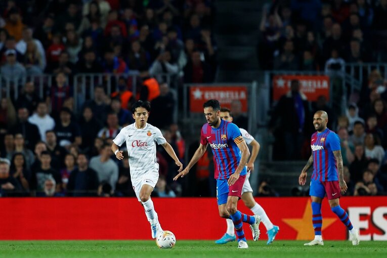 久保建英は「バルサ下部組織の旧友」と何を話したのだろうか… カンプノウで撮った才能の一端と敗戦の悔しさ〈撮影者の視点〉(25)