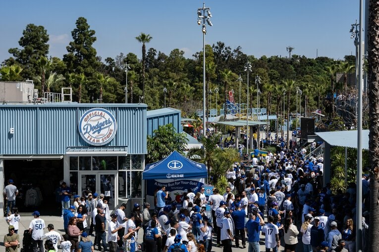 【現地開幕戦】平日なのに大盛況…ドジャー・スタジアムの様子　©Nanae Suzuki