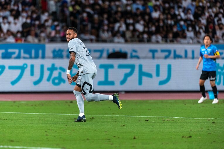 日本ツアーでのネイマール　©Sports Graphic Number